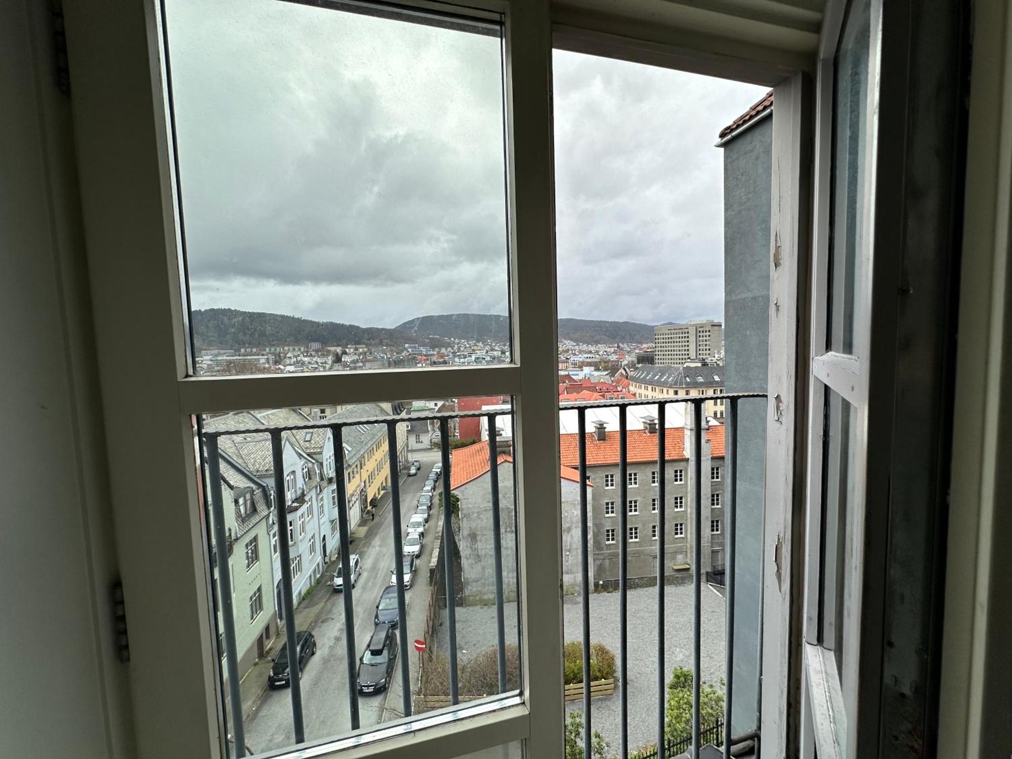 Apartamento Sjarmerende Bolig Like Ved Togstasjonen Bergen Exterior foto